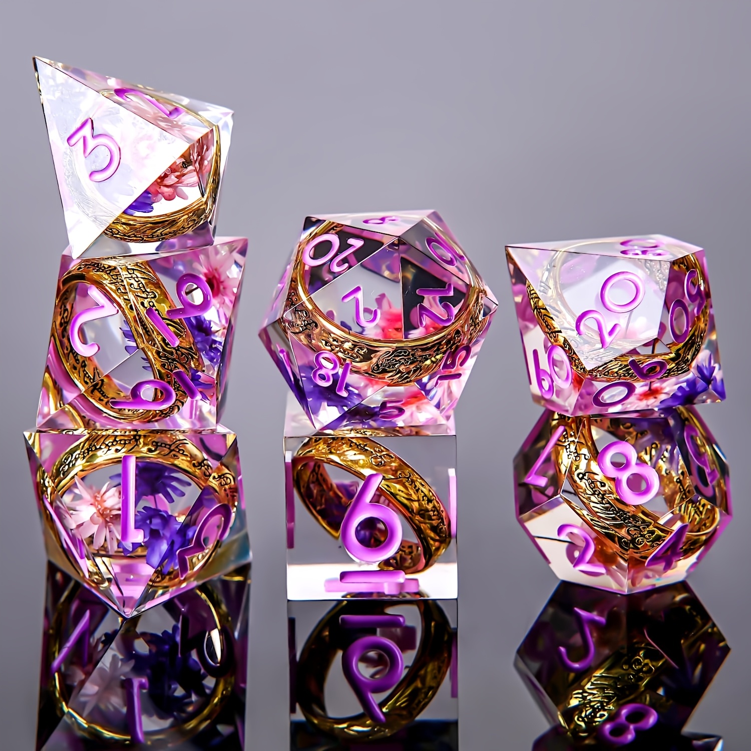 Lilac-Purple Dried Flower Gilded Engraved Ring Dice Set
